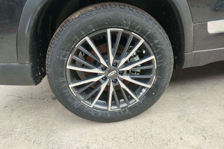 Used Chery Tiggo 8 2025 Excellence Edition 230 TCI Automatic Luxury Version 5 Seats Right Rear Wheel Hub