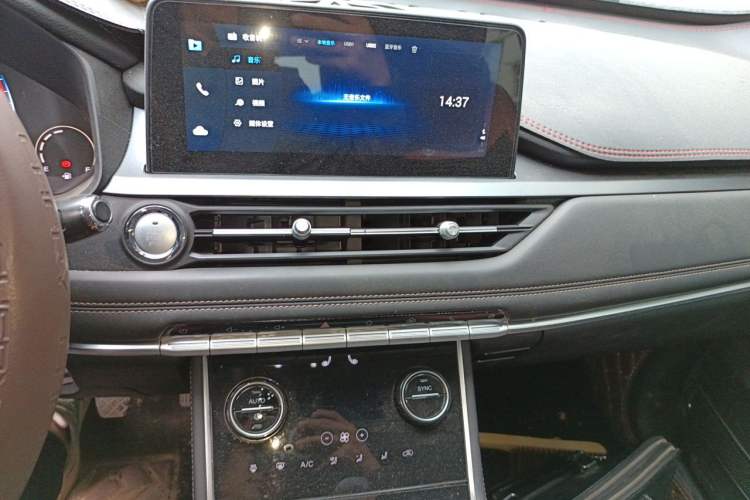 Used Chery Tiggo 8 2025 Excellence Edition 230 TCI Manual Comfort Version 7 Seats Audio And AC Panel