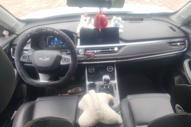 Used Chery Tiggo 8 2025 Excellence Version 230 TCI Manual Comfort Edition 5 Seats Center Console