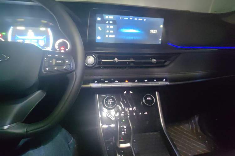 Used Chery Tiggo 8 2025 Excellence Edition 230 TCI Automatic Luxury Version 5 Seats Center Console