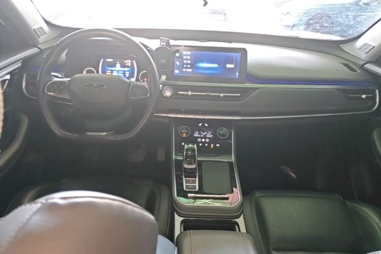 Used Chery Tiggo 8 2025 Excellence Version 230 TCI Automatic Luxury Edition 7 Seats Center Console
