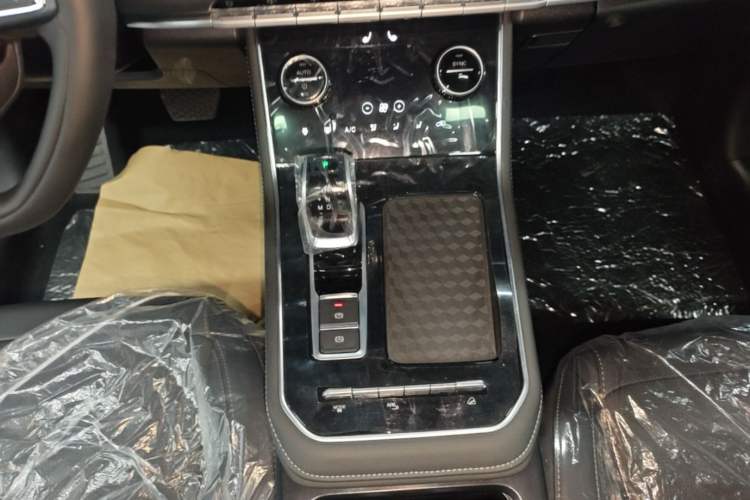 Used Chery Tiggo 8 2025 Excellence Version 230 TCI Automatic Luxury Edition 7 Seats Gear Lever