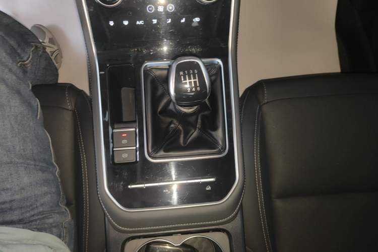 Used Chery Tiggo 8 2025 Excellence Version 230 TCI Manual Comfort Edition 5 Seats Gear Lever