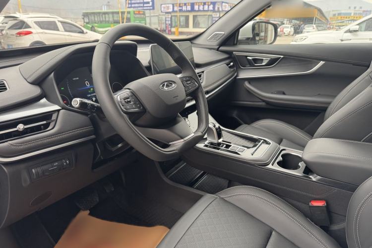 Used Chery Tiggo 8 2025 Excellence Edition 230 TCI Automatic Luxury Version 5 Seats Interior 2