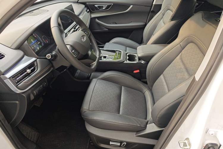 Used Chery Tiggo 8 2025 Excellence Version 230 TCI Automatic Luxury Edition 7 Seats Left Front Seat