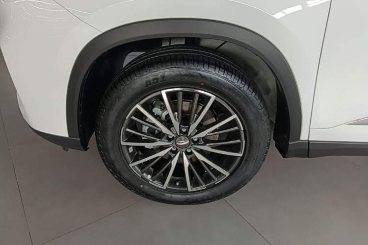 Used Chery Tiggo 8 2025 Excellence Edition 230 TCI Automatic Luxury Version 5 Seats Left Front Wheel Hub