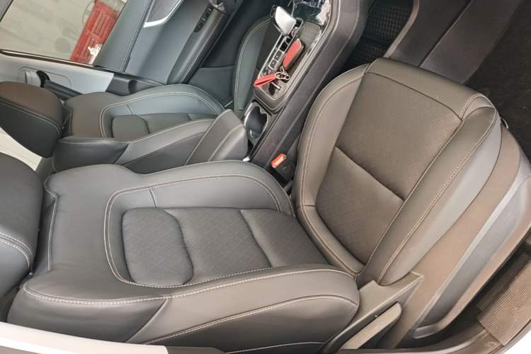 Used Chery Tiggo 8 2025 Excellence Version 230 TCI Automatic Luxury Edition 7 Seats Right Front Seat