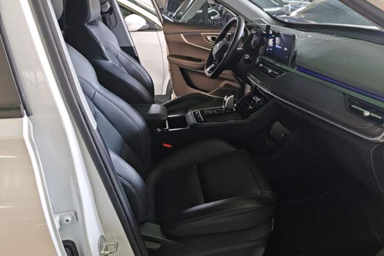 Used Chery Tiggo 8 2025 Excellence Version 230 TCI Automatic Luxury Edition 7 Seats Right Front Seat