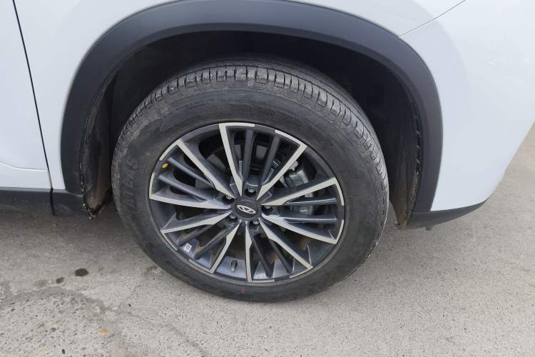 Used Chery Tiggo 8 2025 Excellence Edition 230 TCI Manual Comfort Version 7 Seats Right Front Wheel Hub