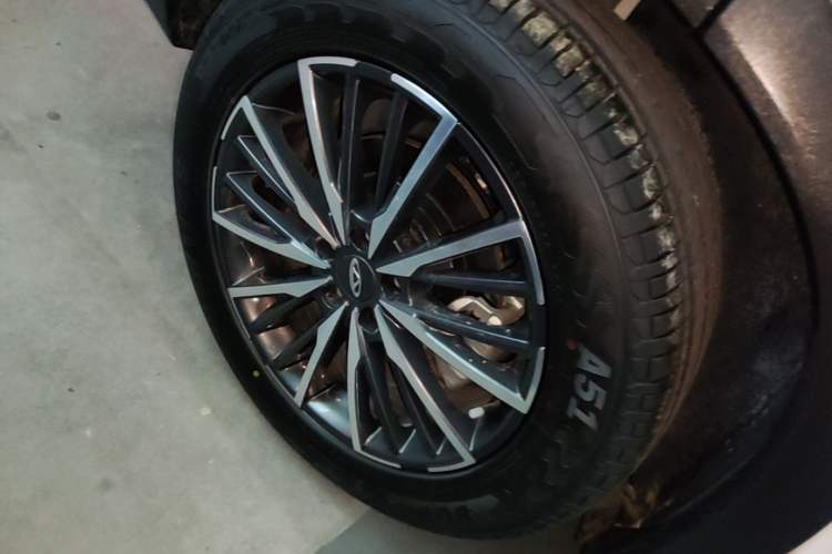 Used Chery Tiggo 8 2025 Excellence Edition 230 TCI Automatic Luxury Version 5 Seats Right Rear Wheel Hub
