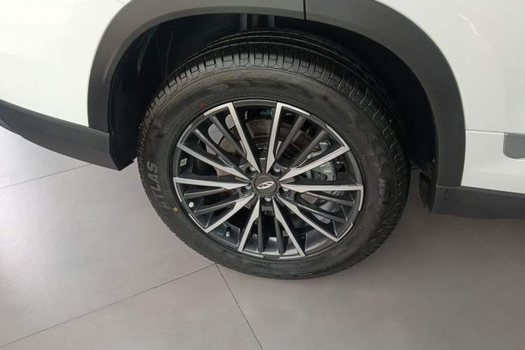 Used Chery Tiggo 8 2025 Excellence Edition 230 TCI Automatic Luxury Version 5 Seats Right Rear Wheel Hub