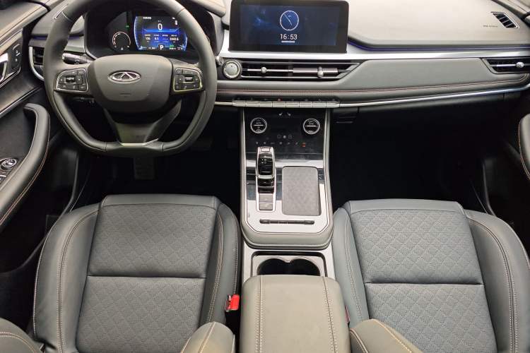 Used Chery Tiggo 8 2025 Excellence Version 230 TCI Automatic Luxury Edition 7 Seats Steering Wheel