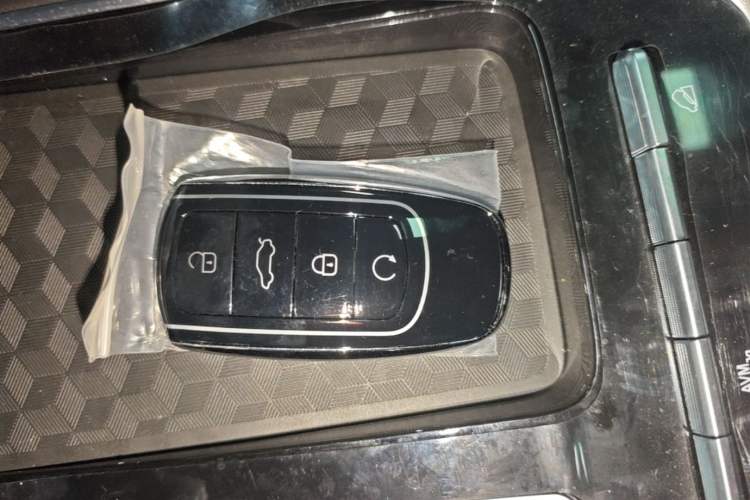Used Chery Tiggo 8 2025 Excellence Version 230 TCI Automatic Luxury Edition 7 Seats Vehicle Key