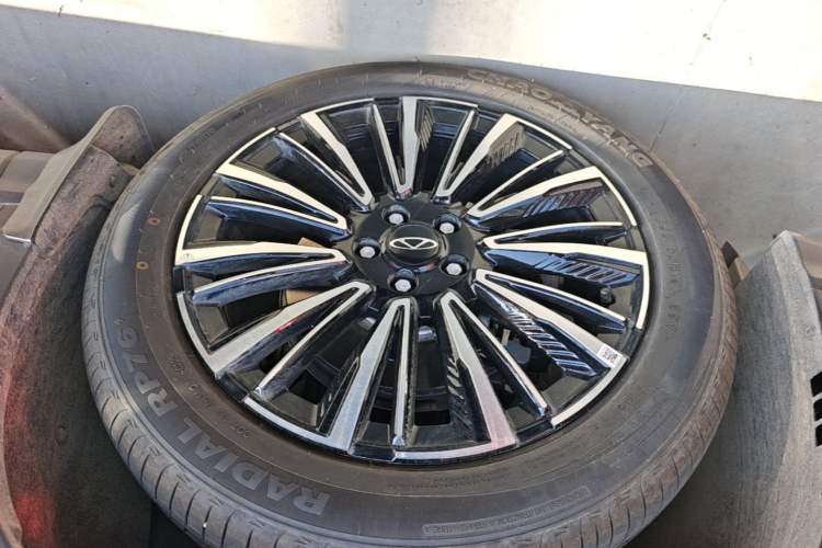 Used Chery Tiggo 8 2026 Model, 5th Generation Tiger Model, Kunpeng 1.6T Automatic Prestige Version Left Front Wheel Hub