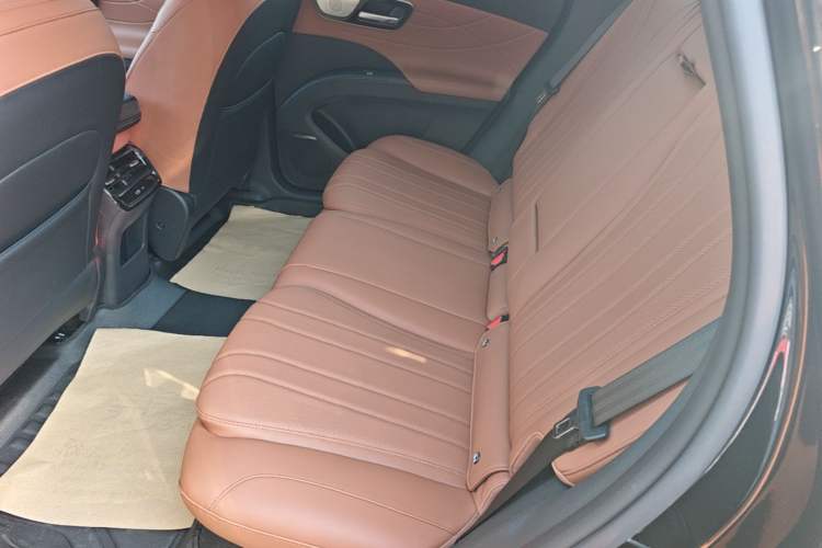 Used Chery Tiggo 8 2026 Model, 5th Generation Tiger Model, Kunpeng 1.6T Automatic Prestige Version Left Rear Seat