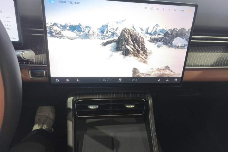 Used Chery Tiggo 8 2026 Model, 5th Generation Tiger Model, Kunpeng 1.6T Automatic Flagship Version Audio And AC Panel