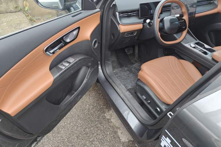 Used Chery Tiggo 8 2026 Model, 5th Generation Tiger Model, Kunpeng 1.6T Automatic Flagship Version Driver Seat