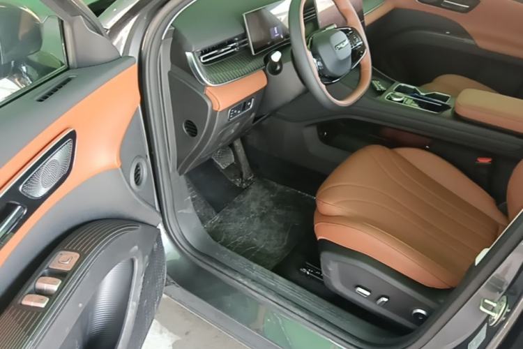 Used Chery Tiggo 8 2026 Model, 5th Generation Tiger Model, Kunpeng 1.6T Automatic Flagship Version Driver Seat