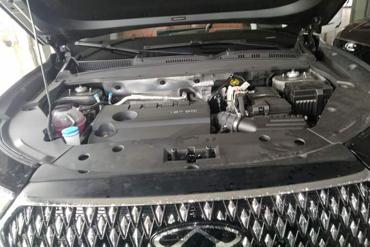 Used Chery Tiggo 8 2026 Model, 5th Generation Tiger Model, Kunpeng 1.6T Automatic Flagship Version Engine Bay
