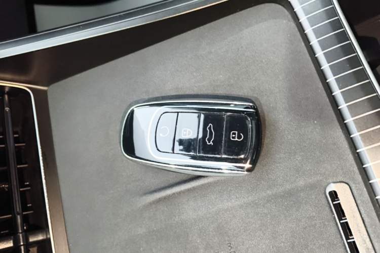 Used Chery Tiggo 8 2026 Model, 5th Generation Tiger Model, Kunpeng 1.6T Automatic Flagship Version Interior 1