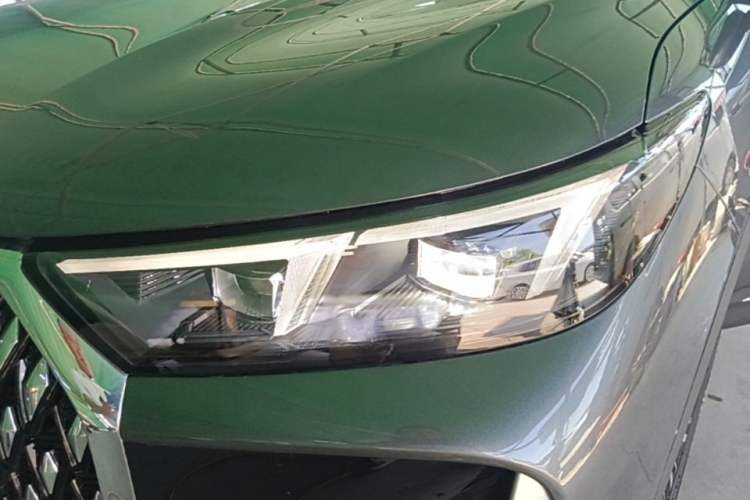 Used Chery Tiggo 8 2026 Model, 5th Generation Tiger Model, Kunpeng 1.6T Automatic Flagship Version Left Front Headlight