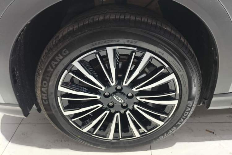 Used Chery Tiggo 8 2026 Model, 5th Generation Tiger Model, Kunpeng 1.6T Automatic Flagship Version Left Front Wheel Hub