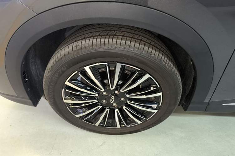 Used Chery Tiggo 8 2026 Model, 5th Generation Tiger Model, Kunpeng 1.6T Automatic Flagship Version Left Front Wheel Hub