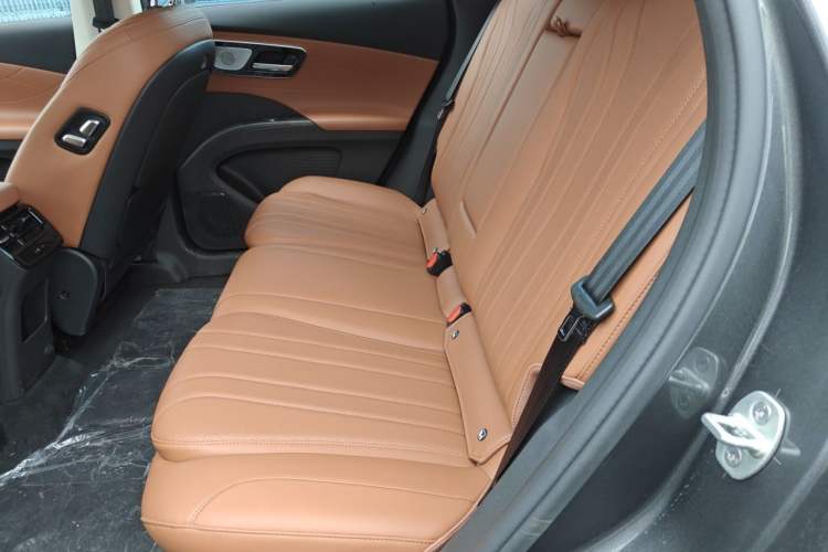 Used Chery Tiggo 8 2026 Model, 5th Generation Tiger Model, Kunpeng 1.6T Automatic Flagship Version Left Rear Seat