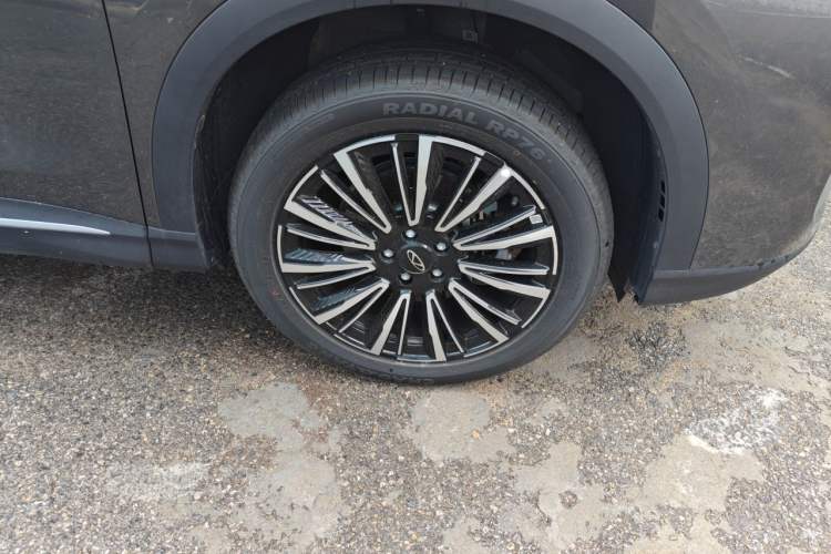 Used Chery Tiggo 8 2026 Model, 5th Generation Tiger Model, Kunpeng 1.6T Automatic Flagship Version Right Front Wheel Hub
