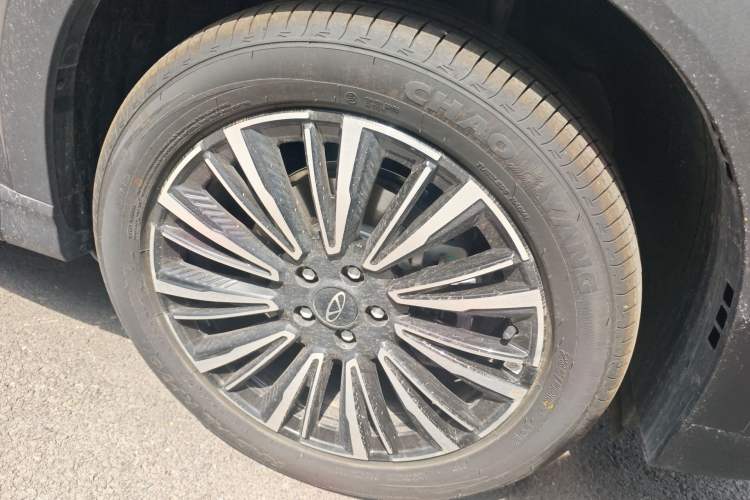 Used Chery Tiggo 8 2026 Model, 5th Generation Tiger Model, Kunpeng 1.6T Automatic Prestige Version Right Front Wheel Hub