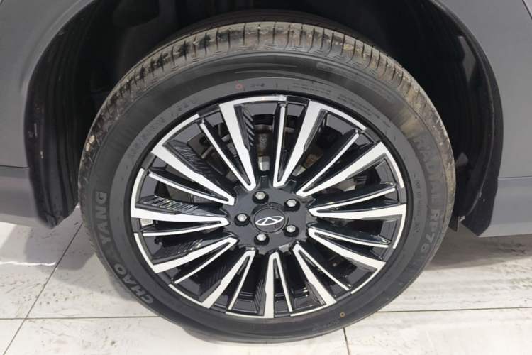 Used Chery Tiggo 8 2026 Model, 5th Generation Tiger Model, Kunpeng 1.6T Automatic Flagship Version Right Rear Wheel Hub