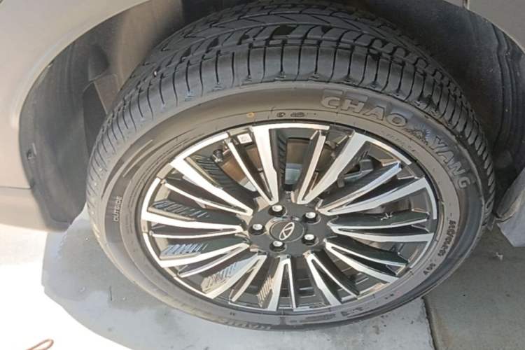 Used Chery Tiggo 8 2026 Model, 5th Generation Tiger Model, Kunpeng 1.6T Automatic Flagship Version Right Rear Wheel Hub