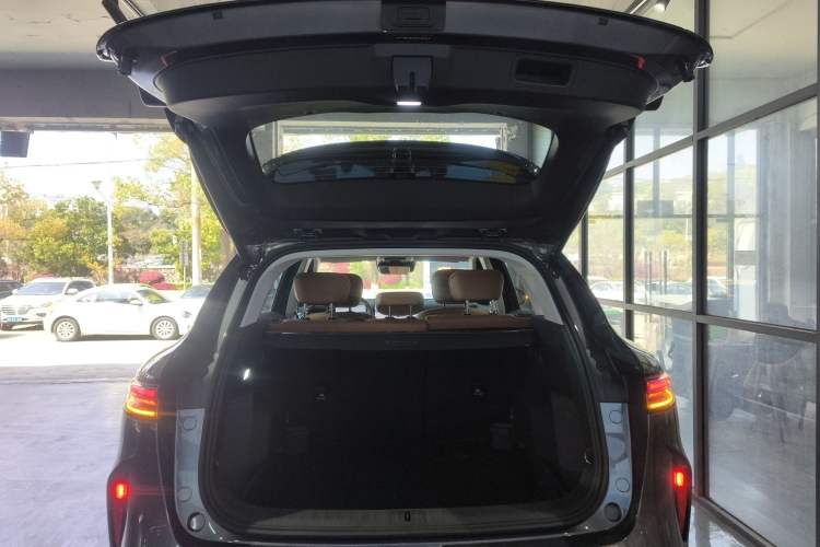 Used Chery Tiggo 8 2026 Model, 5th Generation Tiger Model, Kunpeng 1.6T Automatic Flagship Version Trunk