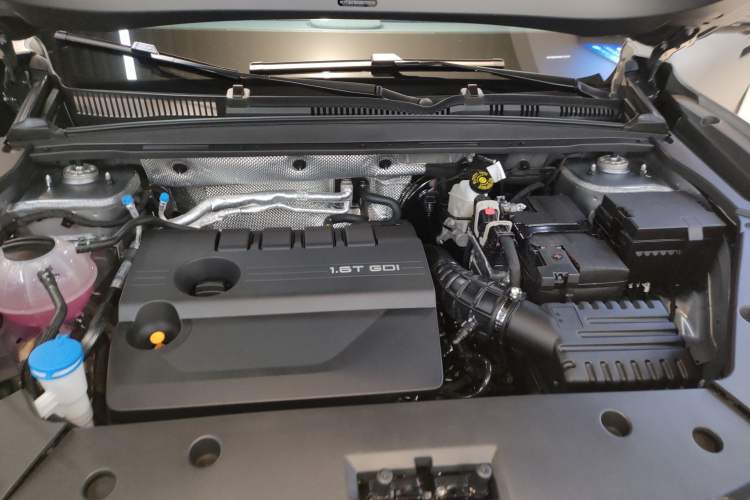 Used Chery Tiggo 8 2026 Model, 5th Generation Tiger Model, Kunpeng 1.6T Automatic Prestige Version Engine Bay