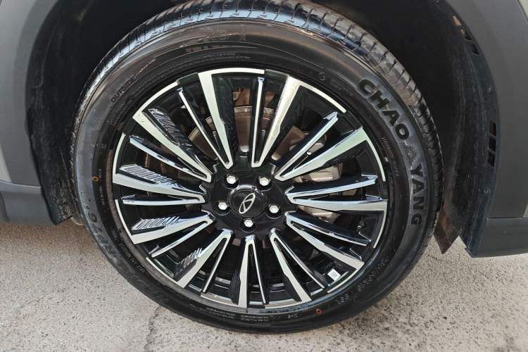 Used Chery Tiggo 8 2026 Model, 5th Generation Tiger Model, Kunpeng 1.6T Automatic Prestige Version Right Front Wheel Hub