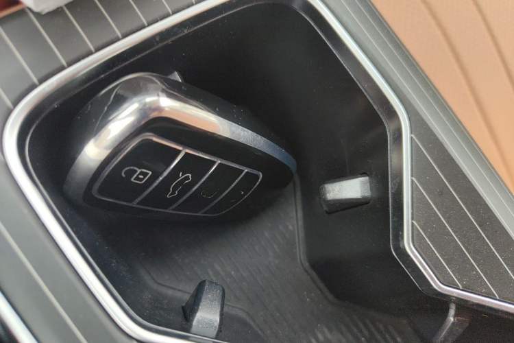 Used Chery Tiggo 8 2026 Model, 5th Generation Tiger Model, Kunpeng 1.6T Automatic Prestige Version Vehicle Key