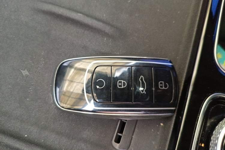 Used Chery Tiggo 8 L 2024 2.0T Two-Wheel Drive Luxury Edition 5 Seats Vehicle Key