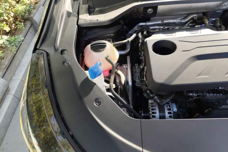 Used Chery Tiggo 8 L 2024 2.0T Two-Wheel-Drive Luxury Version 7 Seats Engine Bay Right