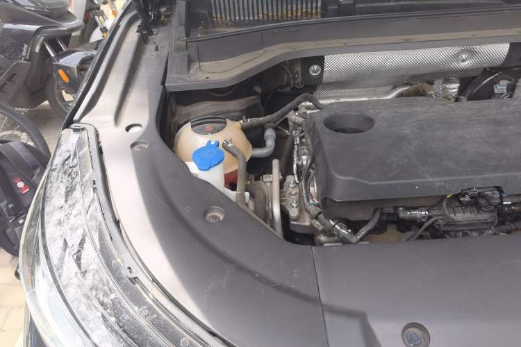 Used Chery Tiggo 8 L 2024 2.0T Two-Wheel Drive Prestige Version 5 Seats Engine Bay Right