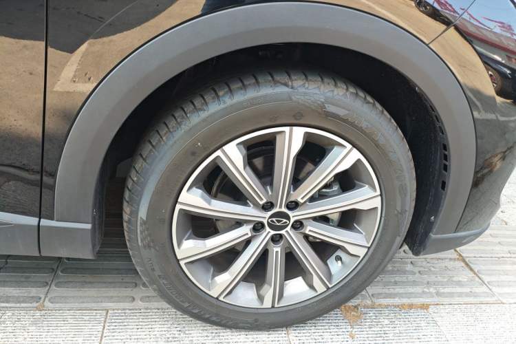 Used Chery Tiggo 8 L 2024 2.0T Two-Wheel Drive Comfort Edition 5 Seats Right Front Wheel Hub