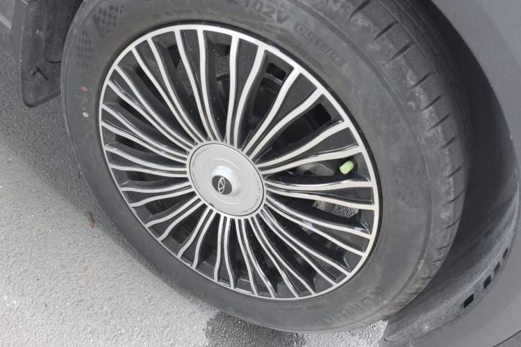 Used Chery Tiggo 8 L 2024 2.0T Two-Wheel Drive Prestige Version 5 Seats Right Front Wheel Hub