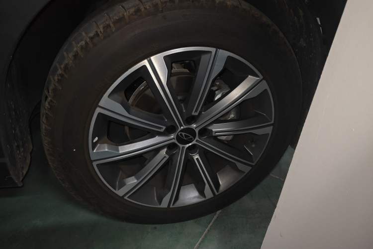 Used Chery Tiggo 8 L 2024 2.0T Two-Wheel Drive Comfort Edition 5 Seats Right Front Wheel Hub