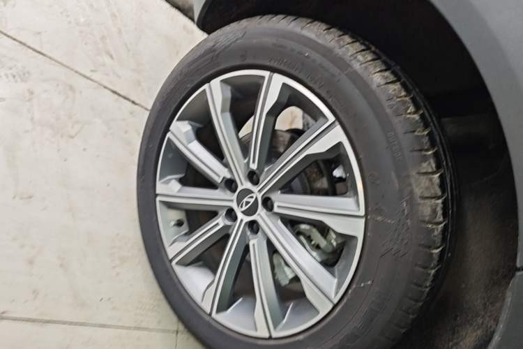 Used Chery Tiggo 8 L 2024 2.0T Two-Wheel Drive Comfort Edition 5 Seats Right Rear Wheel Hub