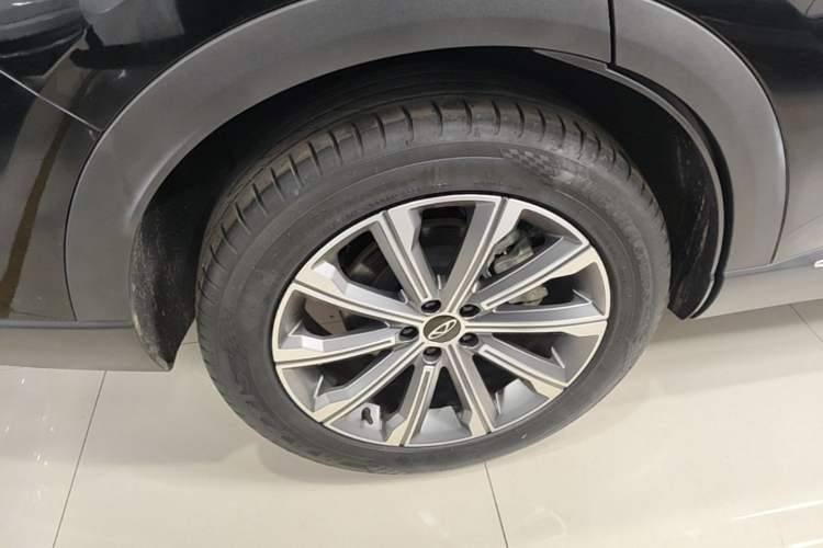 Used Chery Tiggo 8 L 2024 2.0T Two-Wheel Drive Comfort Edition 5 Seats Right Rear Wheel Hub