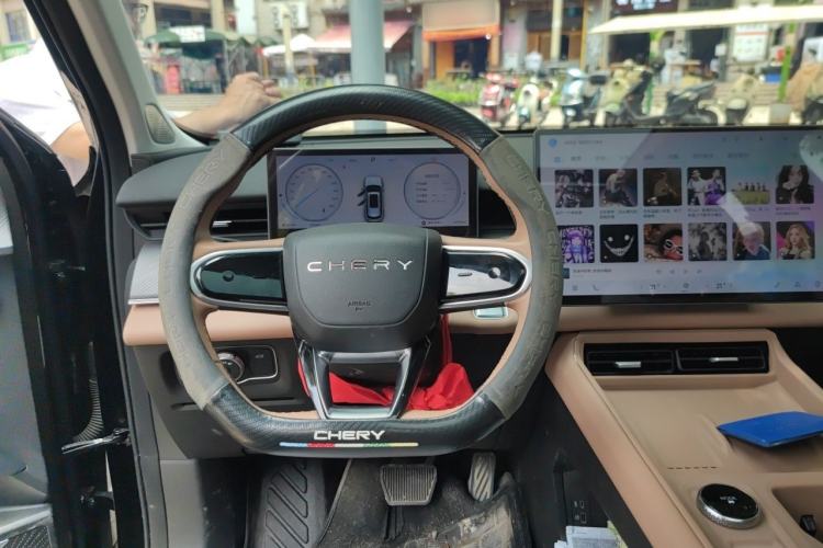 Used Chery Tiggo 8 L 2024 2.0T Two-Wheel-Drive Luxury Version 7 Seats Steering Wheel