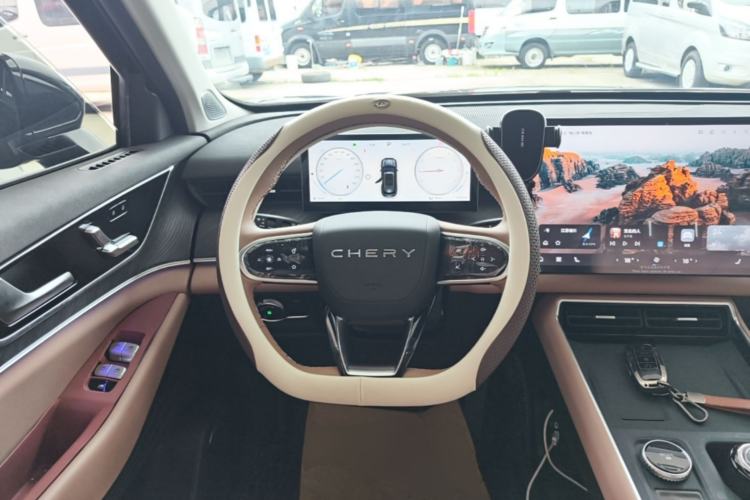 Used Chery Tiggo 8 L 2024 2.0T Two-Wheel-Drive Luxury Version 7 Seats Steering Wheel