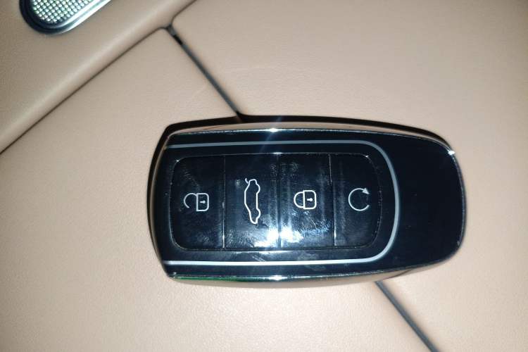 Used Chery Tiggo 8 L 2024 2.0T Two-Wheel Drive Luxury Edition 5 Seats Vehicle Key