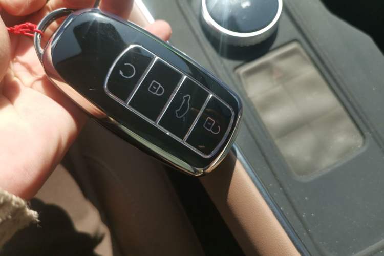 Used Chery Tiggo 8 L 2024 2.0T Two-Wheel Drive Luxury Edition 5 Seats Vehicle Key