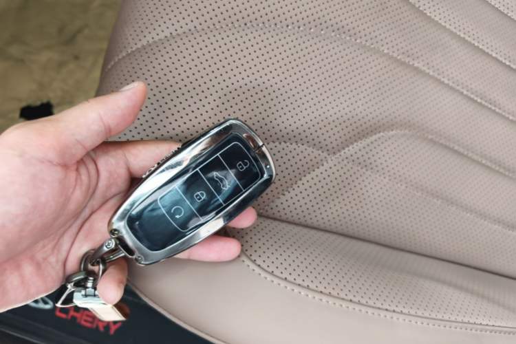 Used Chery Tiggo 8 L 2024 2.0T Two-Wheel-Drive Luxury Version 7 Seats Vehicle Key