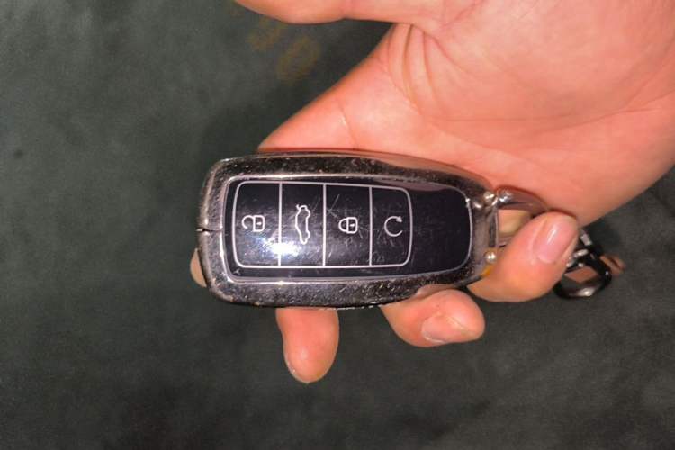 Used Chery Tiggo 8 L 2024 2.0T Two-Wheel-Drive Luxury Version 7 Seats Vehicle Key